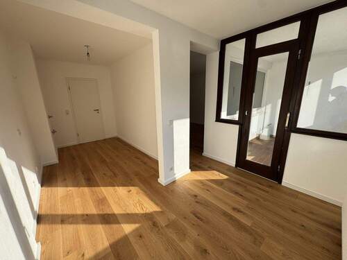 Esszimmer mit Blick auf Küche - 