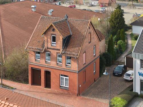 Titelbild - Großes freistehendes Einfamilienhaus zentral in Algermissen!