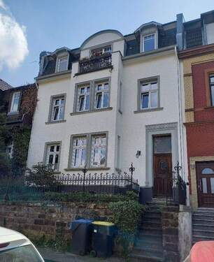 Ansicht mit Treppenaufgang - 1 Zimmer Mehrfamilienhaus, Wohnhaus in Saarbrücken