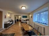großes familienfreundliches Wohnzimmer mit Eßecke - Einfamilienhaus mit 115,00 m² in Plessa zum Kaufen