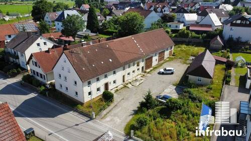 Hausansicht - Alter Bauernhof zu verkaufen! Haus mit Bauernstadl und Garagen!