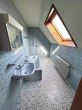 Dachgeschoss: 2. Bad - 