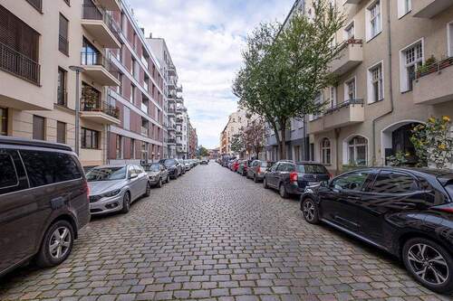 Blick in die ruhige Straße - 