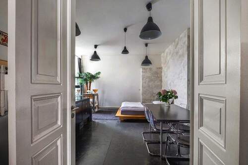 Blick in Zimmer 1 - 2 Zimmer Etagenwohnung in Berlin-Friedrichshain