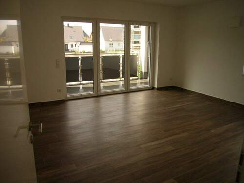 Wohnzimmer mit Balkon - 