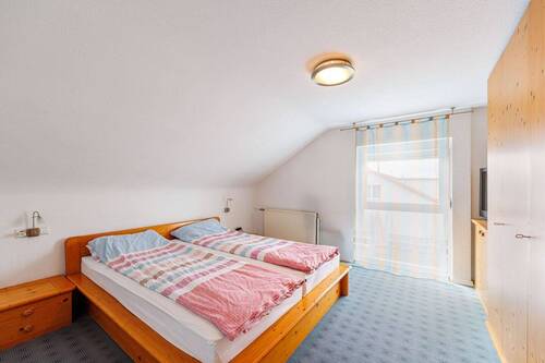 Schlafzimmer DG - 8 Zimmer Mehrfamilienhaus, Wohnhaus in Bietigheim-Bissingen
