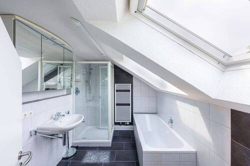 Badezimmer DG - Mehrfamilienhaus, Wohnhaus mit 199,30 m&sup2; in Bietigheim-Bissingen zum Kaufen