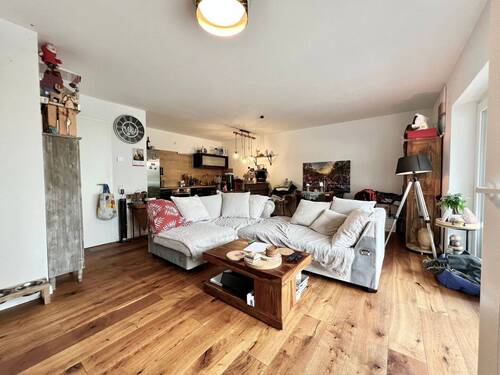 Wohnzimmer - Moderne 2-Zimmer Wohnung mit zwei Balkonen