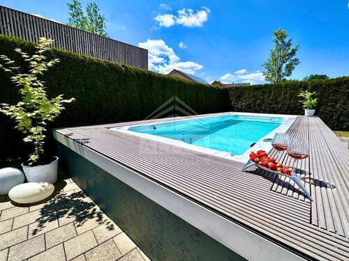 Bild 1 - *EXKLUSIVES WOHNEN* Gemütliches Einfamilienhaus mit Garten und Pool in Aalener Toplage zu verkaufen