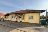 Hausansicht - Bungalow mit herrlichem Garten in Pettstädt!