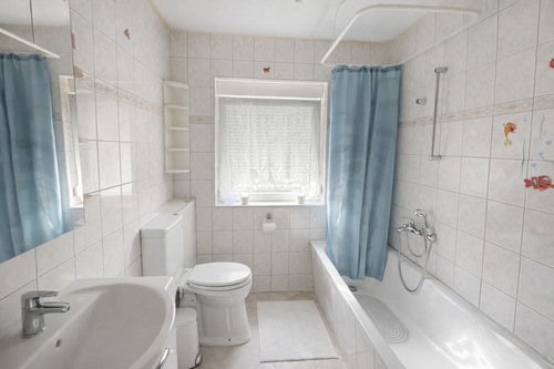 Bad - Einfamilienhaus mit 81,00 m&sup2; in Weißenfels zum Kaufen