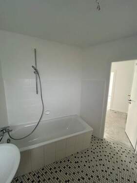 Bad mit Wanne - 