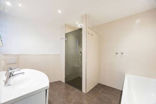 Badezimmer - Etagenwohnung mit 107,00 m&sup2; in Burgstetten zum Kaufen