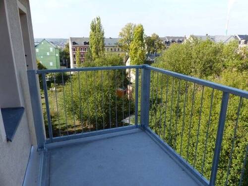 Ausblick vom Balkon - Praktische 3-Zi.-Wohnung m. gr. Essküche an Balkon u. Glasfaseranschluss in freundlichem Haus