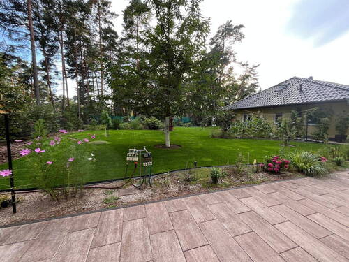 Garten vor dem Haus - 5 Zimmer Einfamilienhaus zum Kaufen in Beelitz