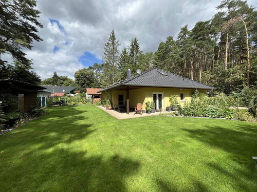 Blick Richtung Terrasse - Einfamilienhaus mit 166,70 m² in Beelitz zum Kaufen