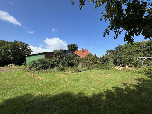 20250823_104146114_iOS .jpg - Bau-Turbo nutzen...das riesige Grundstück wartet auf Ihre Projektentwicklung zur Schaffung von neuem Wohnraum für Heinbockel