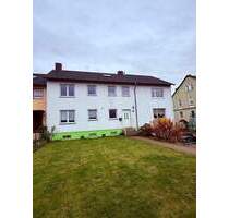 Zweifamilienhaus mit Werkstatt, Doppelgarage und vielseitigen Nutzungsmöglichkeiten in Hofgeismar