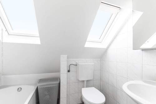 Vorderhaus - Wohnung DG Badezimmer - 