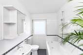 Hinterhaus - Wohnung EG Badezimmer - 