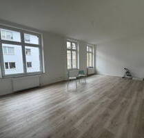 Renoviert, Waldnähe, Altbau, hohe Decken, Balkon, optimal für Familien mit EBK - Düsseldorf Gerresheim
