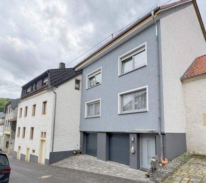 Vorderansicht - Großzügiges Mehrfamilienhaus mit Altbaucharme in direkter Grenznähe zu Luxemburg!
