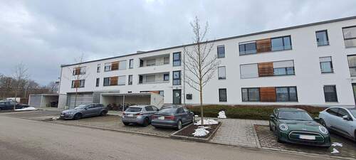 Hausansicht - Neuwertige 2 Zimmer Wohnung mit EBK in ruhiger und zentraler Lage von Altenerding!