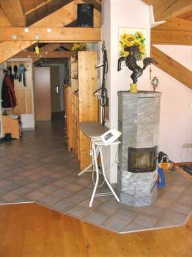 Wohn-/Esszimmer - Blick zum Specksteinofen - 