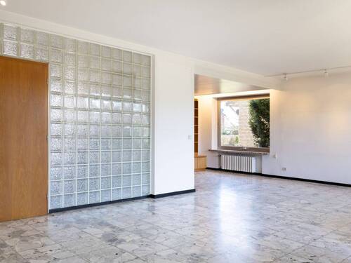 Lichtdurchfluteter Wohn- und Essbereich (2).jpg - 