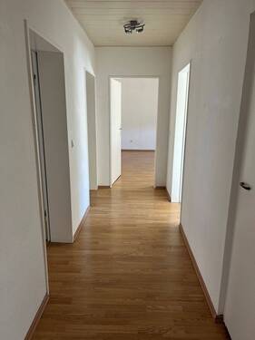 Flur.jpg - 4 Zimmer Etagenwohnung zur Miete in Saarbrücken