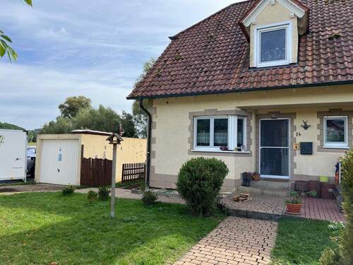 Nordansicht / Abgang Garten - 7 Zimmer Doppelhaushälfte in Itzgrund