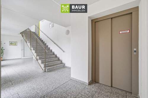 Eingang_Aufzug - Etagenwohnung mit 66,00 m&sup2; in Grünkraut zum Kaufen