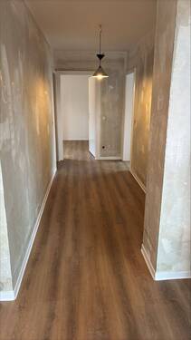 Flur Richtung Kinderzimmer.jpeg - 