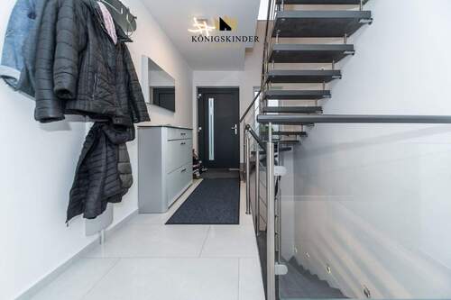 Eingang - 6 Zimmer Einfamilienhaus zum Kaufen in Nordheim