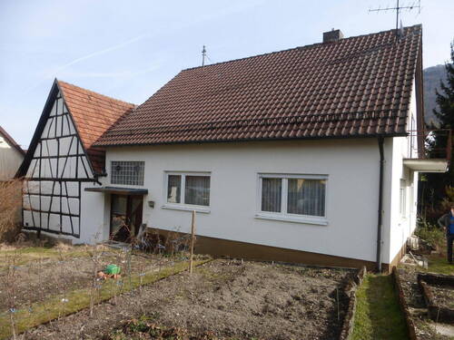 Bild 1 - Wohnhaus in Ortsmitte Metzingen-Glems