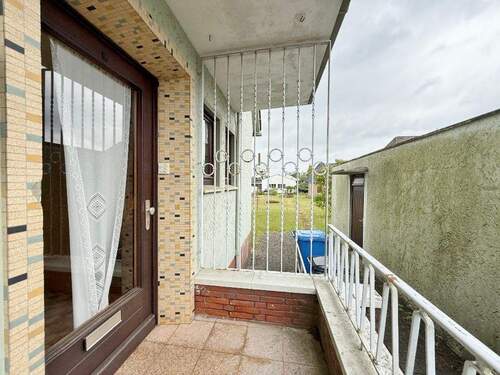 Hauseingang - 7 Zimmer Mehrfamilienhaus, Wohnhaus zum Kaufen in Achim