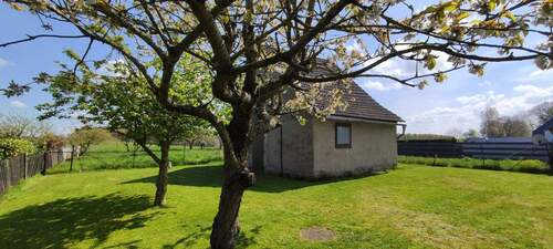 Grundstück mit Stallung - 