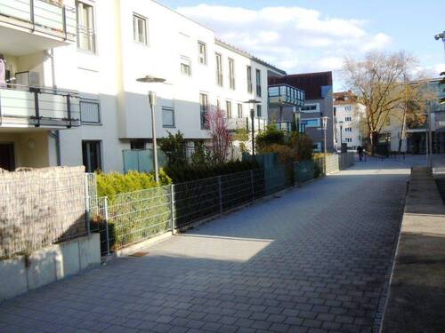 Westseite Gebäude.JPG - Altstadt, m. Garten u. Terrasse, 2 Zimmer, 76,6 m² - hell, großzügig, toll geschnitten, ruhig, sep. Eingang, EBK, TG,