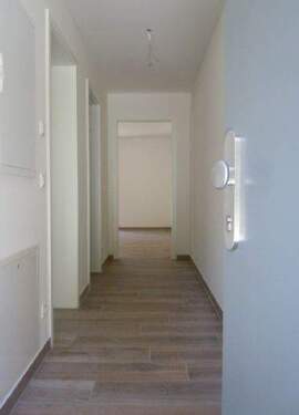 Flur vom Eingang2 - Etagenwohnung mit 76,60 m&sup2; in Ingolstadt zur Miete