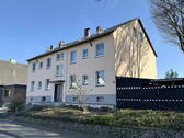 Vorderansicht - GEPFLEGTES MEHRFAMILIENHAUS MIT SCHÖNEM GARTEN IN DER MENGEDER HEIDE