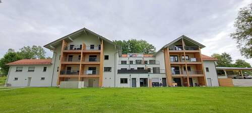 Hausansicht - ERSTBEZUG: Gehobene 2,5 Zimmer Wohnung in ruhiger und ländlicher Lage von Wittibreut!