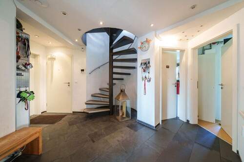 1.OG: Eingang / Flur - 