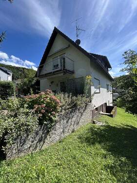 Rückseite Wohnhaus - 6 Zimmer Mehrfamilienhaus, Wohnhaus zum Kaufen in Freiburg