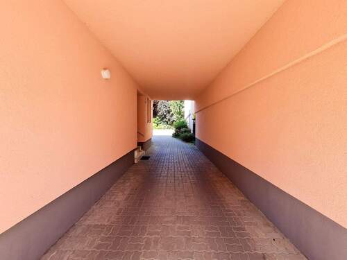 gepflegter Durchgang.jpg - Etagenwohnung mit 63,00 m&sup2; in Magdeburg zum Kaufen