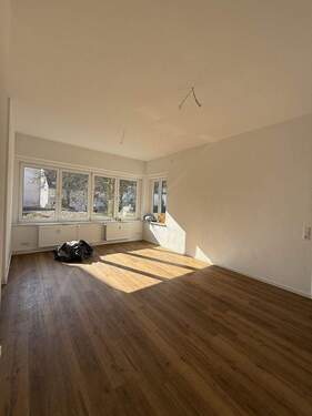 Wohn-/Esszimmer 2 - 4 Zimmer Etagenwohnung in Berlin