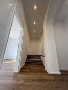 Flur - Etagenwohnung mit 96,50 m&sup2; in Berlin zur Miete