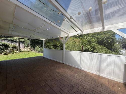 Große überdachte Terrasse - 