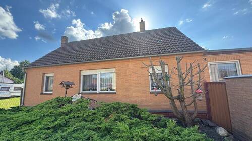 Hausansicht.jpg - ruhig gelegenes Einfamilienhaus mit großem Garten in Döberitz zu verkaufen!