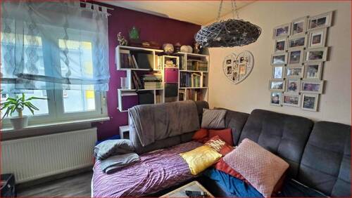 Wohnzimmer - 4 Zimmer Etagenwohnung zum Kaufen in Pforzheim