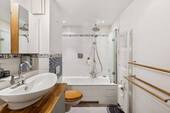 Badezimmer mit Wanne - 